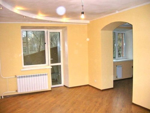 Потолок в комнате