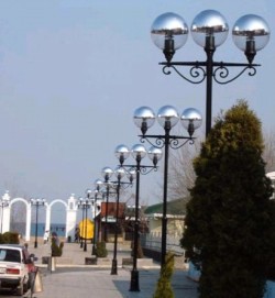 Освещение возле дороги