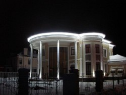 Вариант скрытой подсветки строения